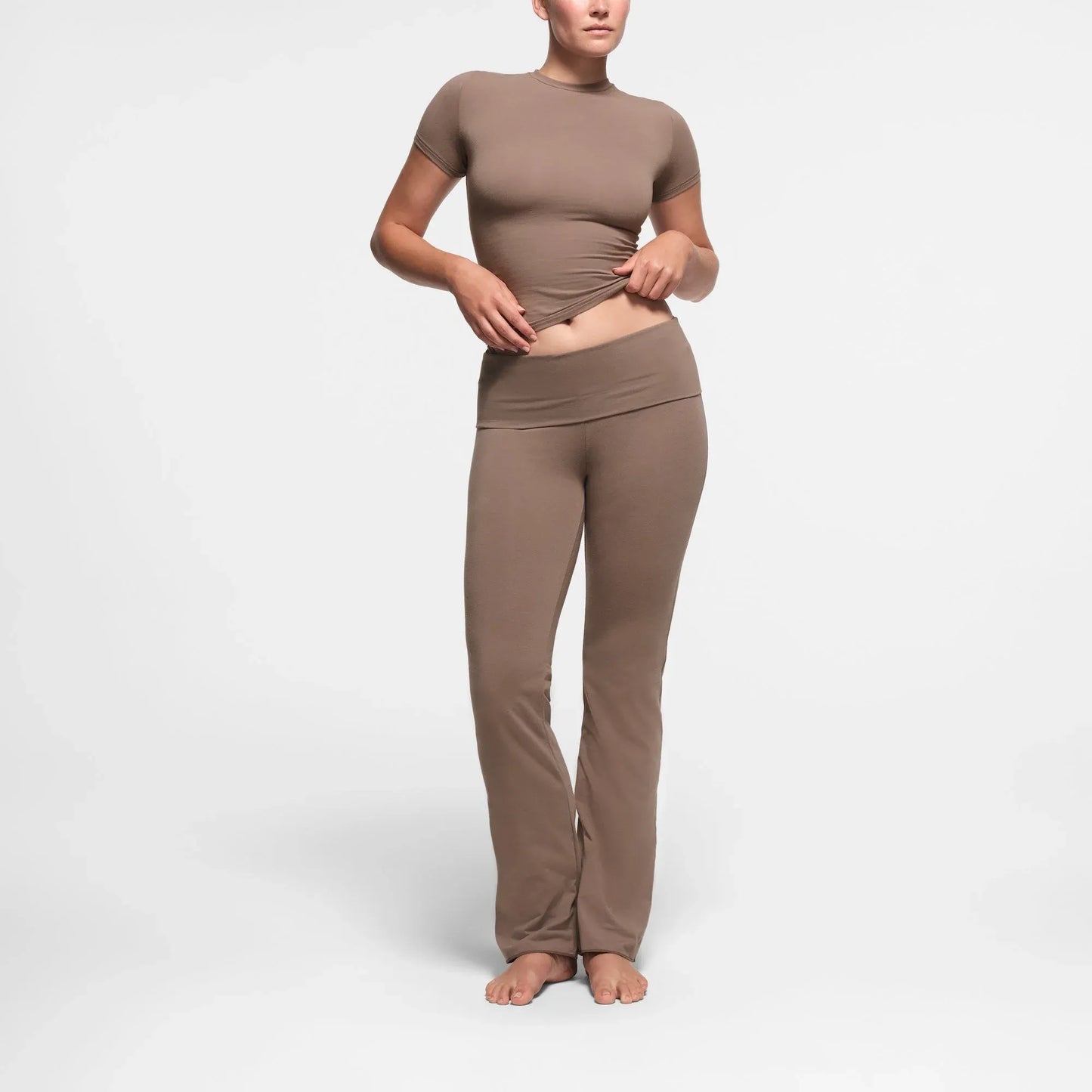 AP-PNT-0715-TRF-UA-SKIMS-LOUNGEWEAR_0005-FR_1215e675-3c65-46ad-93e1-4cb374ea0331.webp