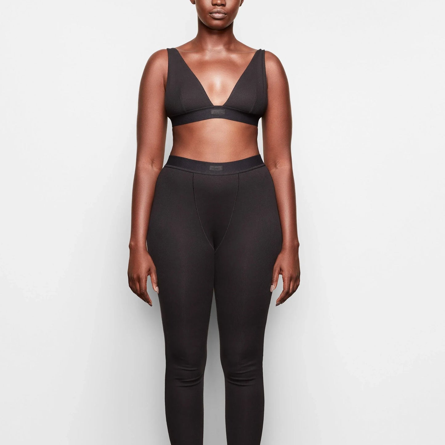 AP-LEG-0039-SOT-L-FR.webp