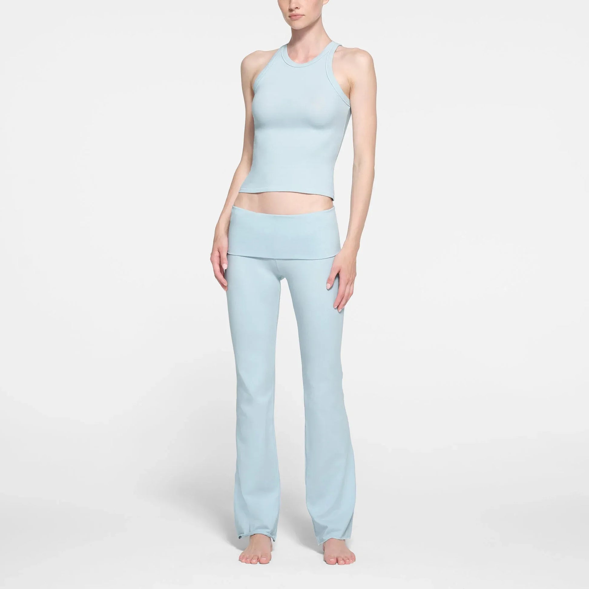 AP-PNT-0715-OPL-SB-SKIMS-LOUNGEWEAR_0003-FR.webp