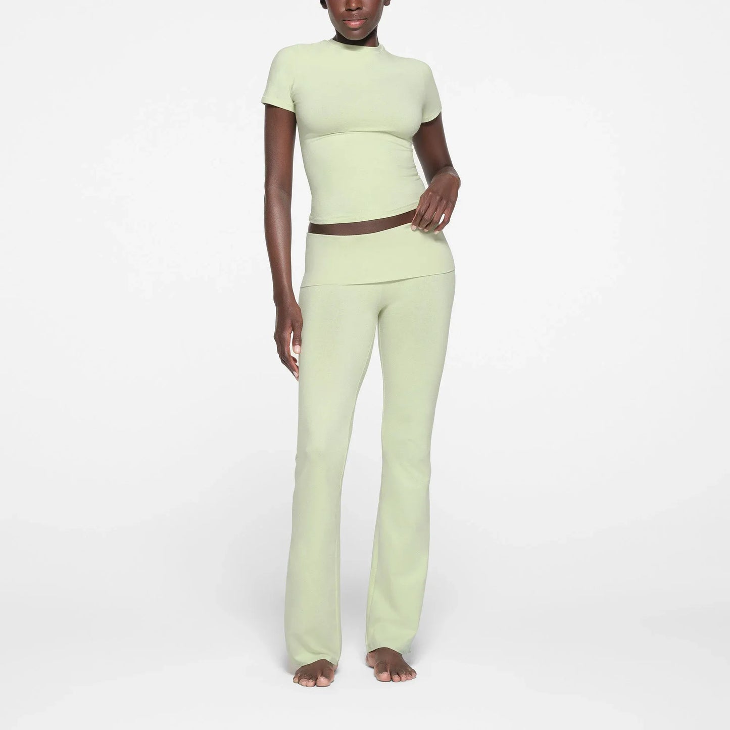 AP-PNT-0715-PST-NC-SKIMS-LOUNGEWEAR_0005-FR.webp