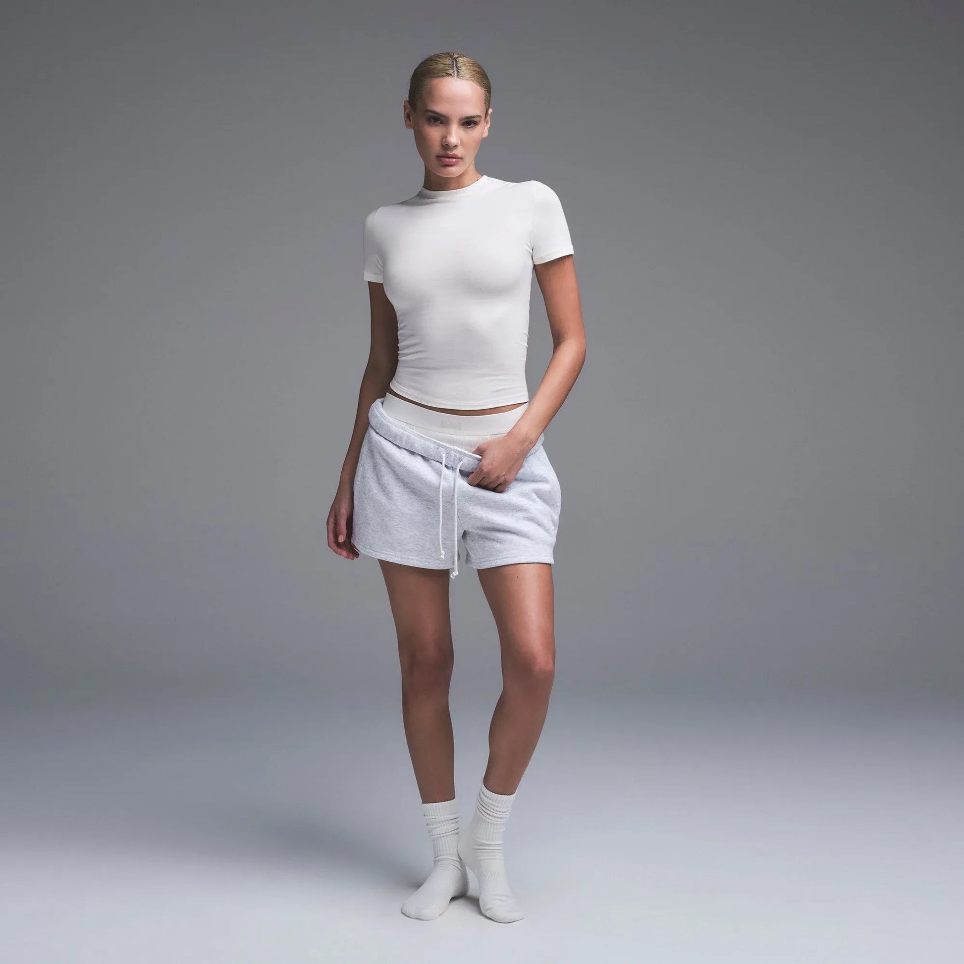 AP-TSH-0638-MBL-JC-SKIMS-LOUNGEWEAR_4120-FR (1).webp