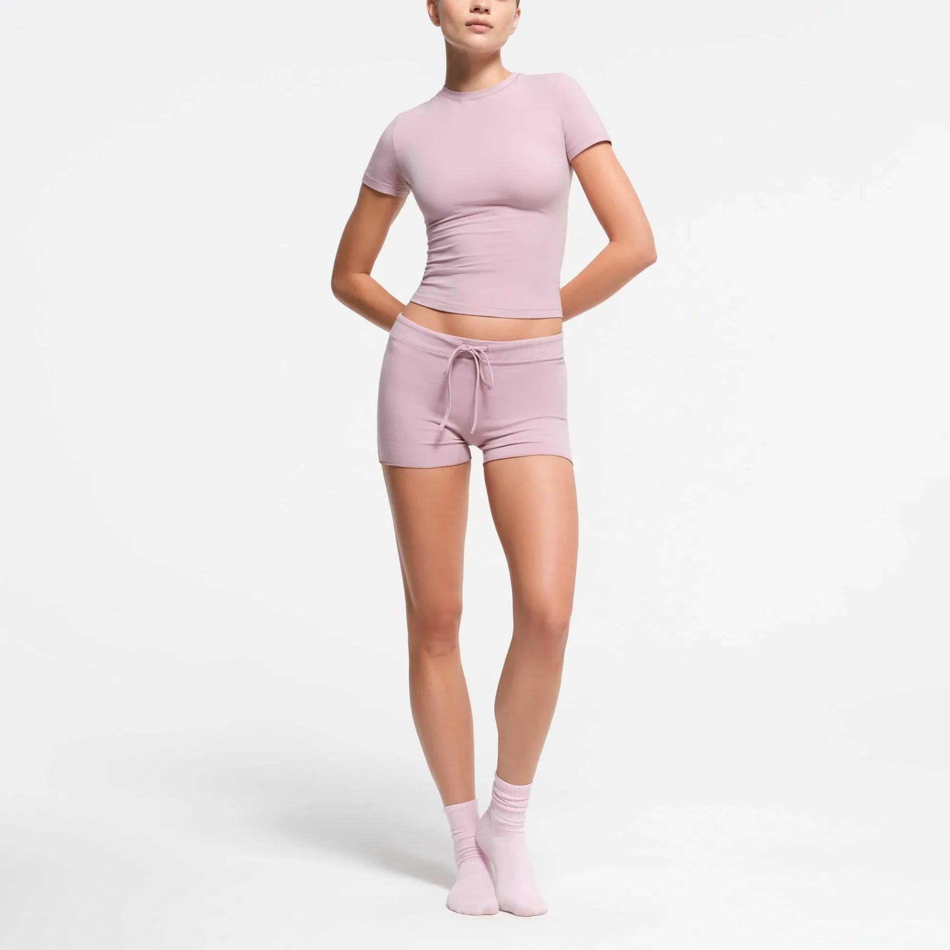 BO-SHO-3231-DSK-XB-SKIMS-LOUNGEWEAR_0002-FR.webp