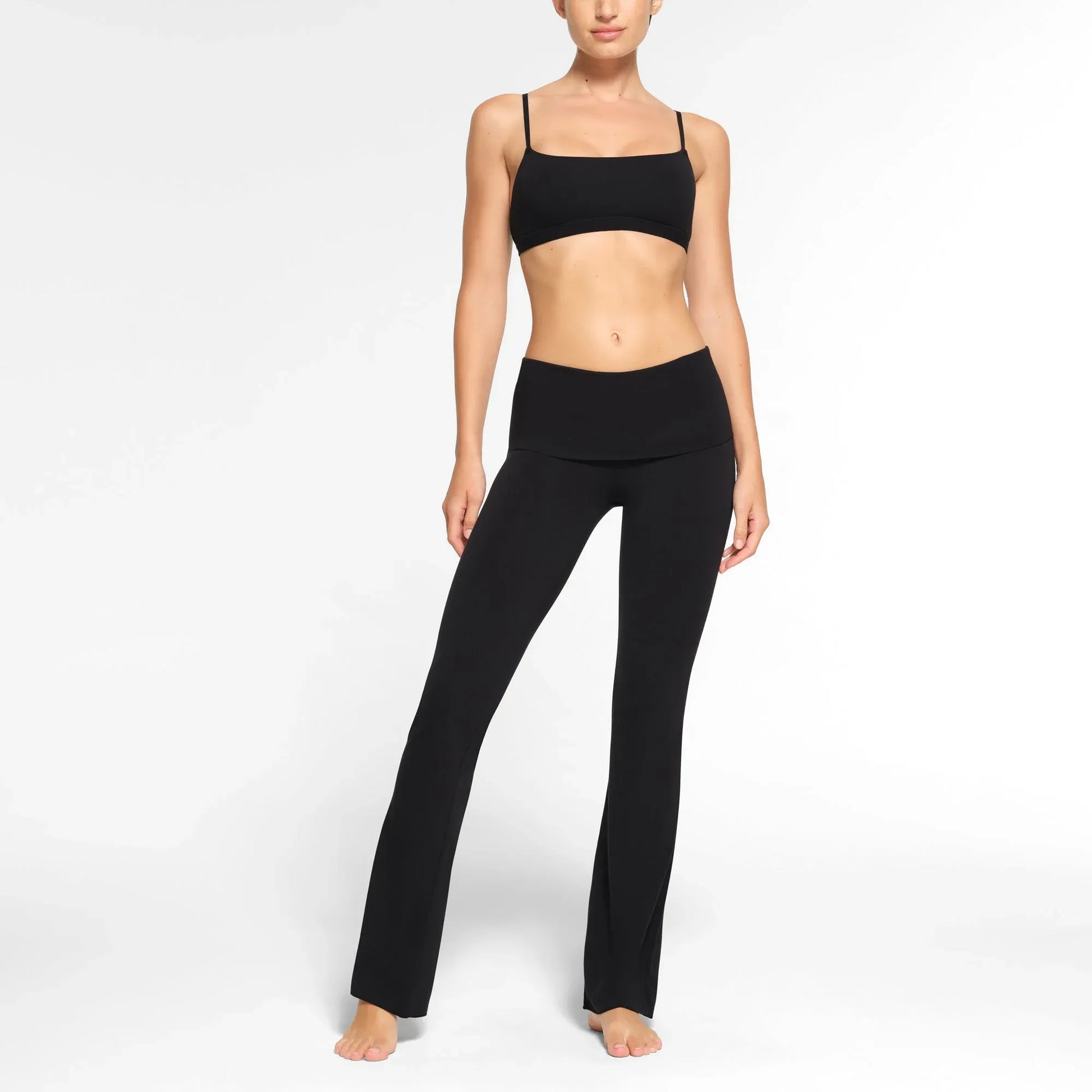 SKIMS-LOUNGEWEAR-AP-PNT-0715-SC-SOT_0001_FR_933a7ac9-0453-4bff-bb95-af1e6ff59763 (1).webp