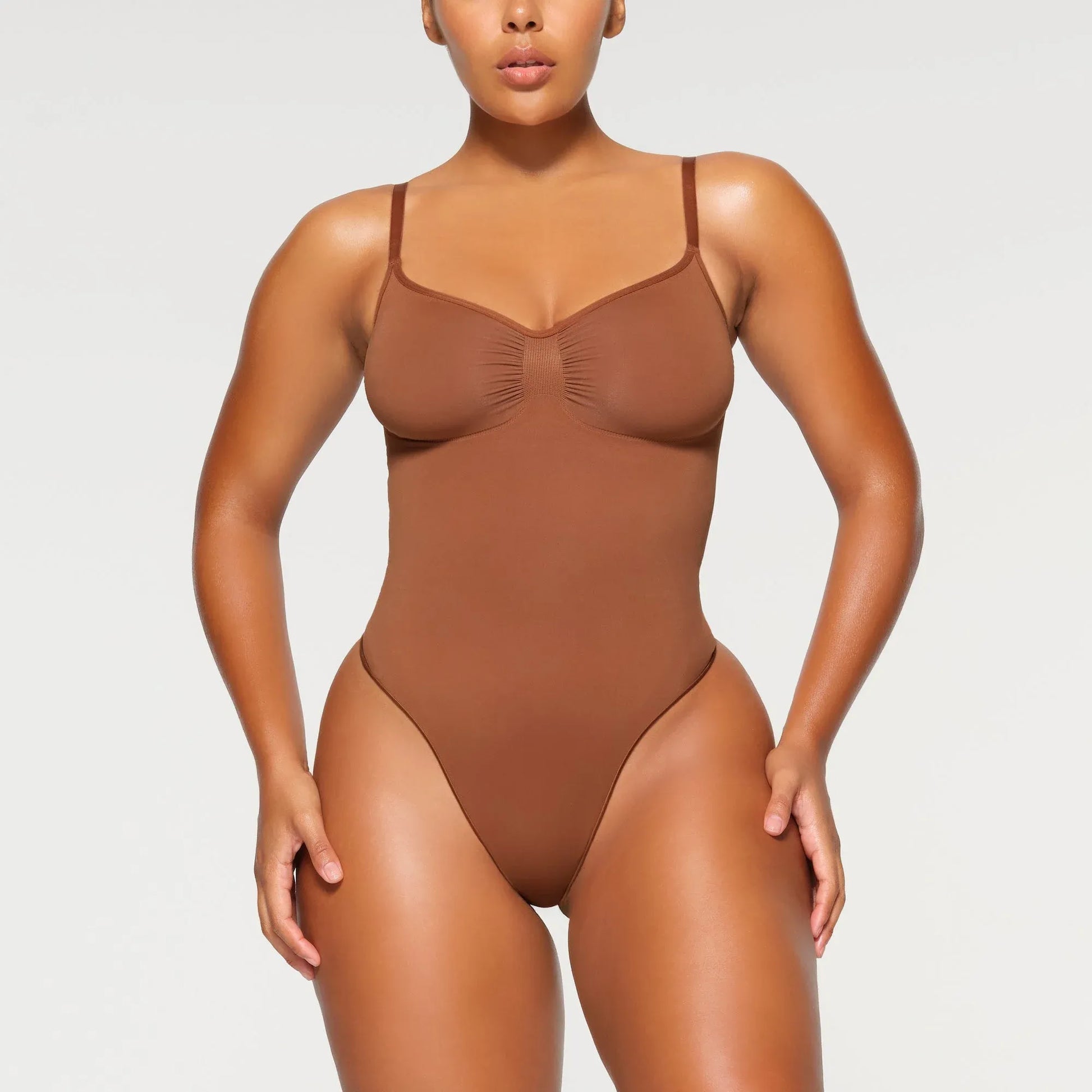 SKIMS-SHAPEWEAR-BD-THG-3369-IA-BRZ_0004_FR.webp