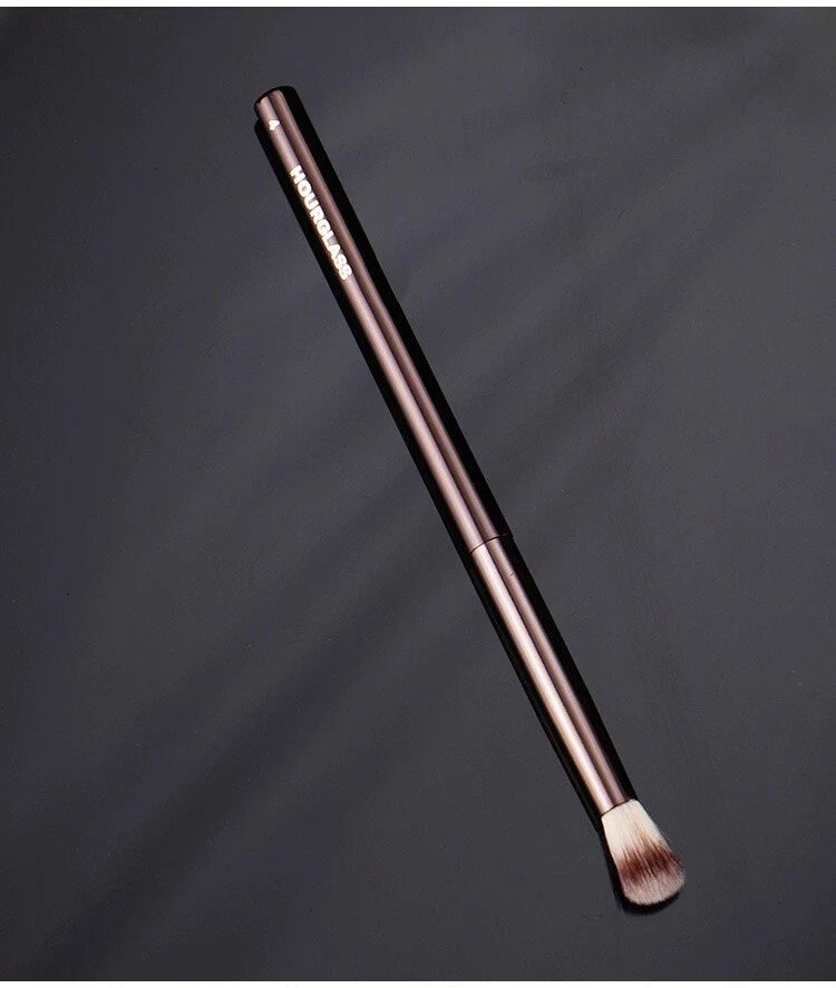 Hourglass Nº 4 Crease Brush – Karıştırma Fırçası